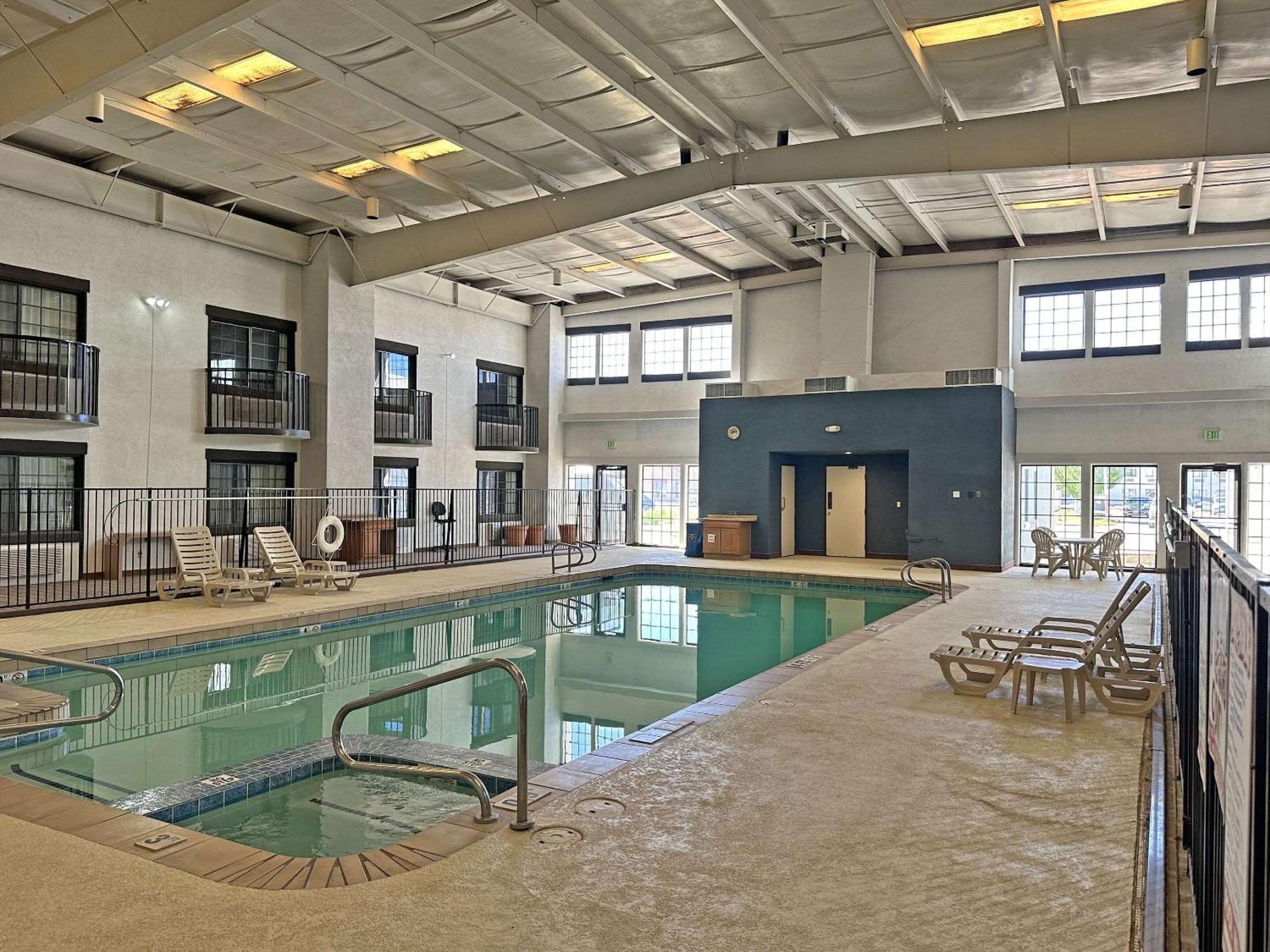 Clarion Pointe Winslow I-40 Exterior photo