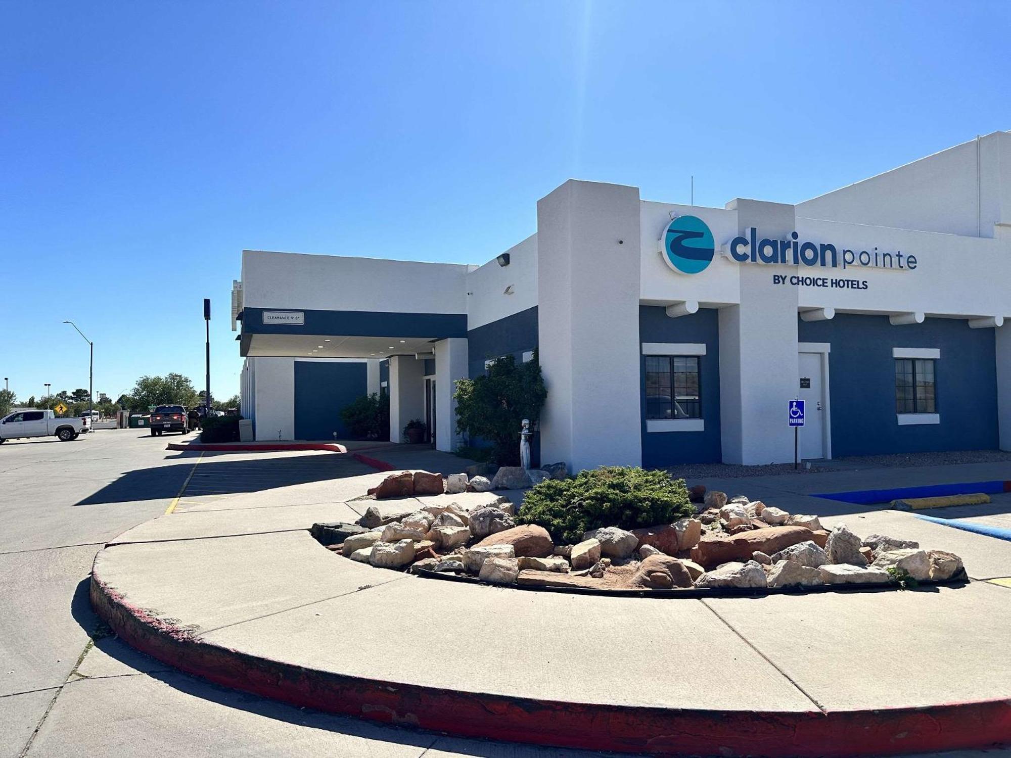 Clarion Pointe Winslow I-40 Exterior photo