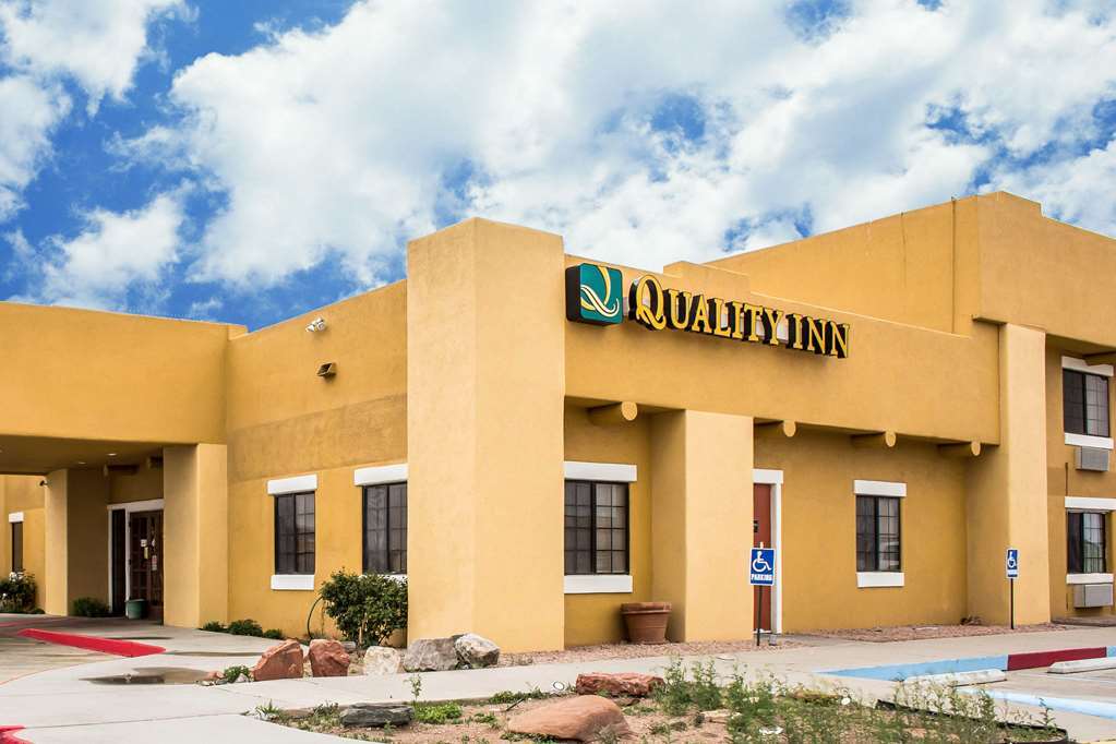 Clarion Pointe Winslow I-40 Exterior photo